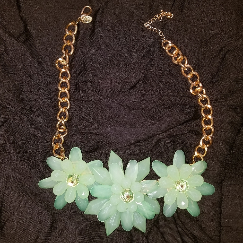 Pastel green flower necklace